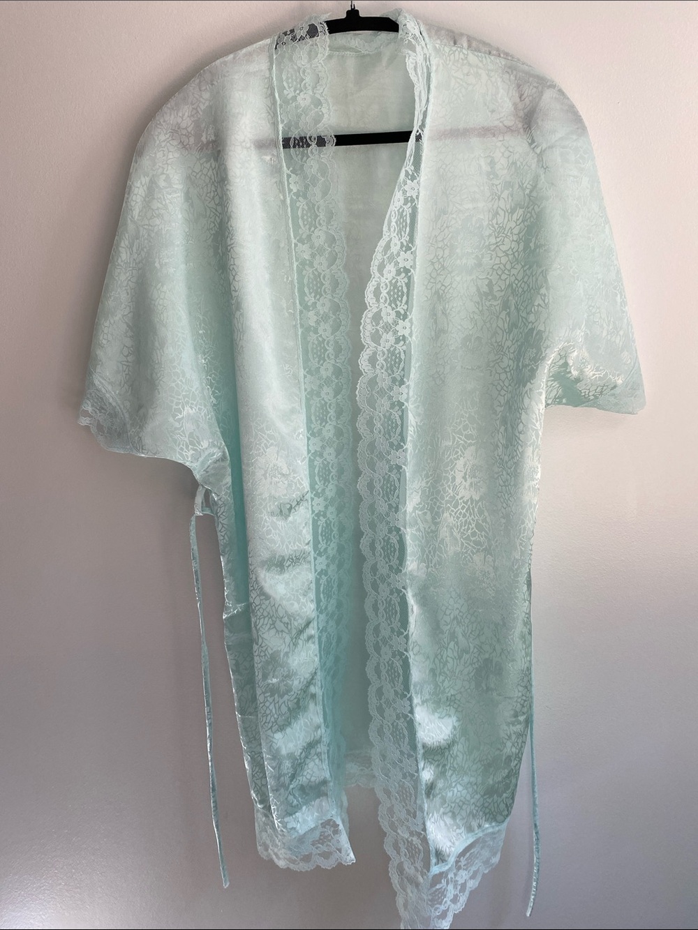 Vintage Light Mint Green Satin Floral Pattern Lace-Trim Robe.